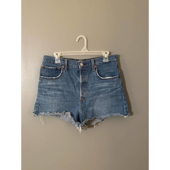 Levi's Ribcage Short premium denim women’s size 31 - Picture 4 of 11